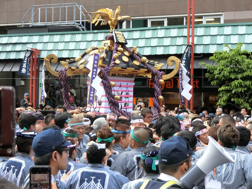 活気ある祭りに