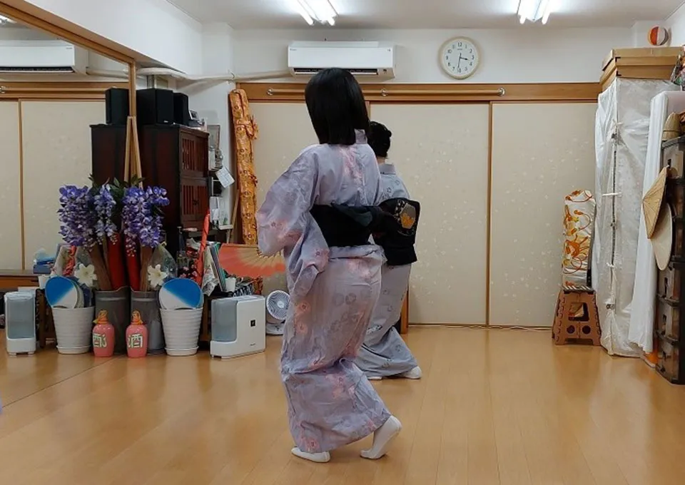 心が弾んで